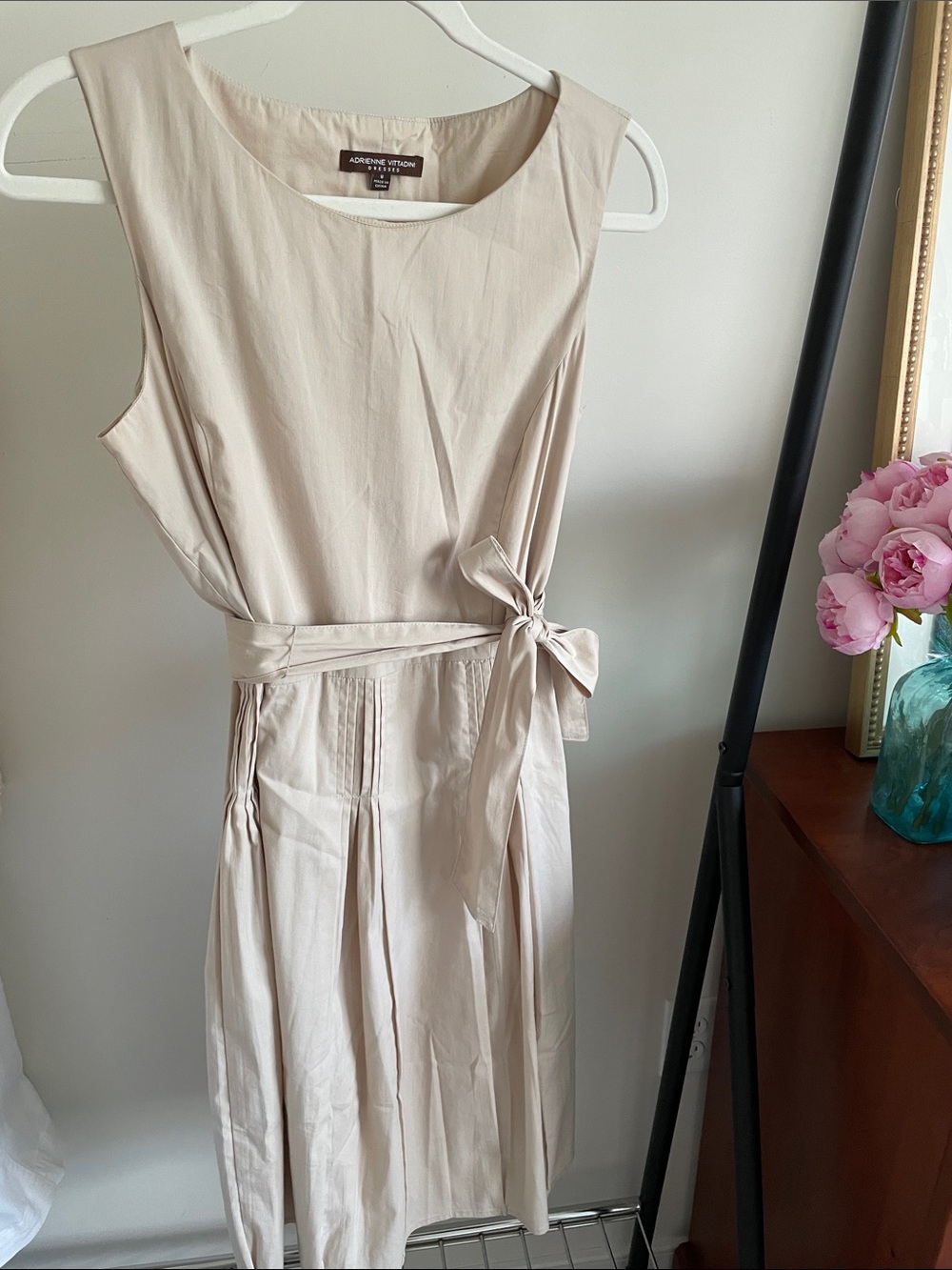 Adrienne Vittadini Beige Tie-Waist Sleeveless Midi Dress 70% cotton